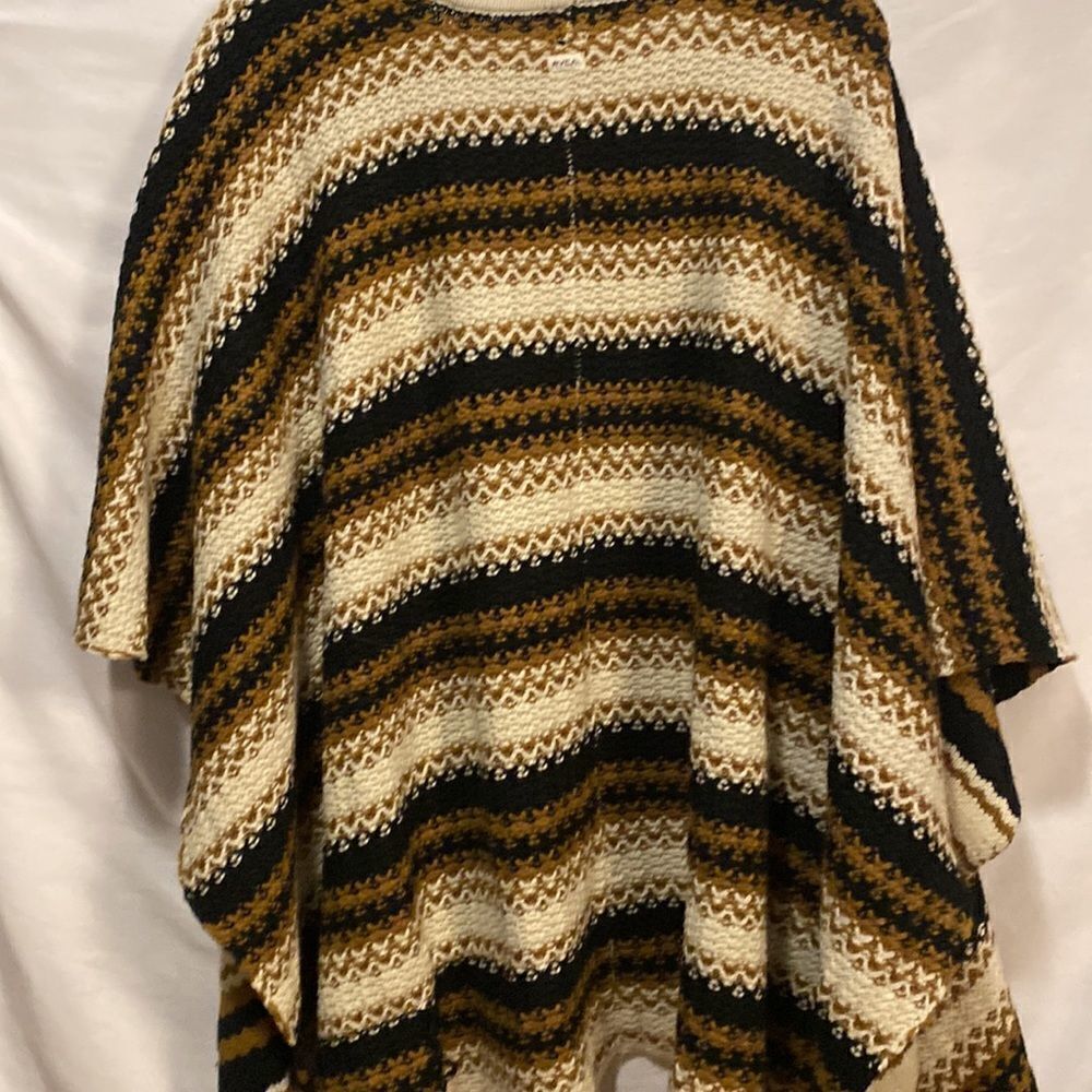 RVCA Ladies brown/black wrap poncho - Picture 6 of 6